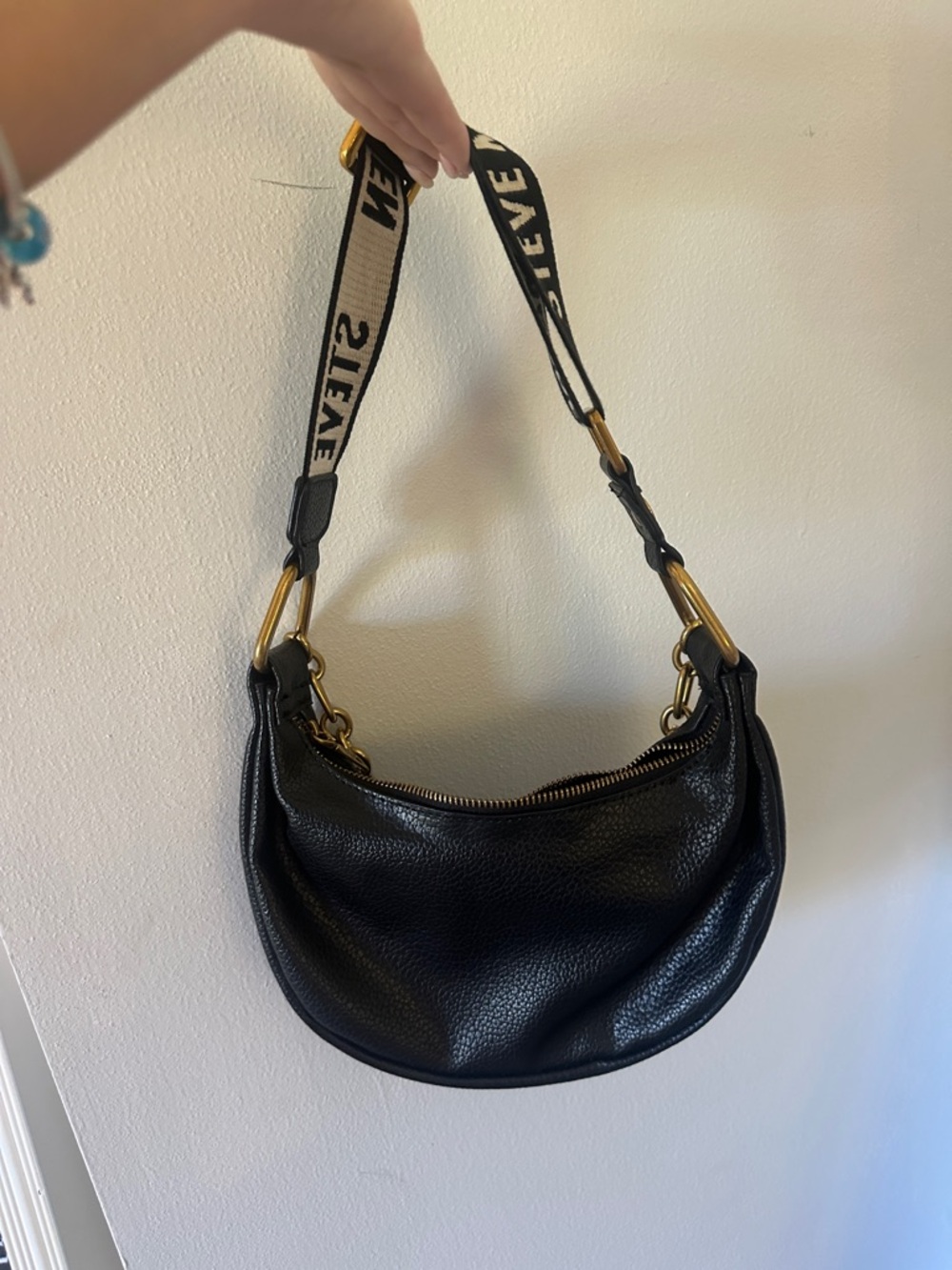 Steve Madden Crescent Shoulder Bag with Gold Chain - Picture 3 of 3